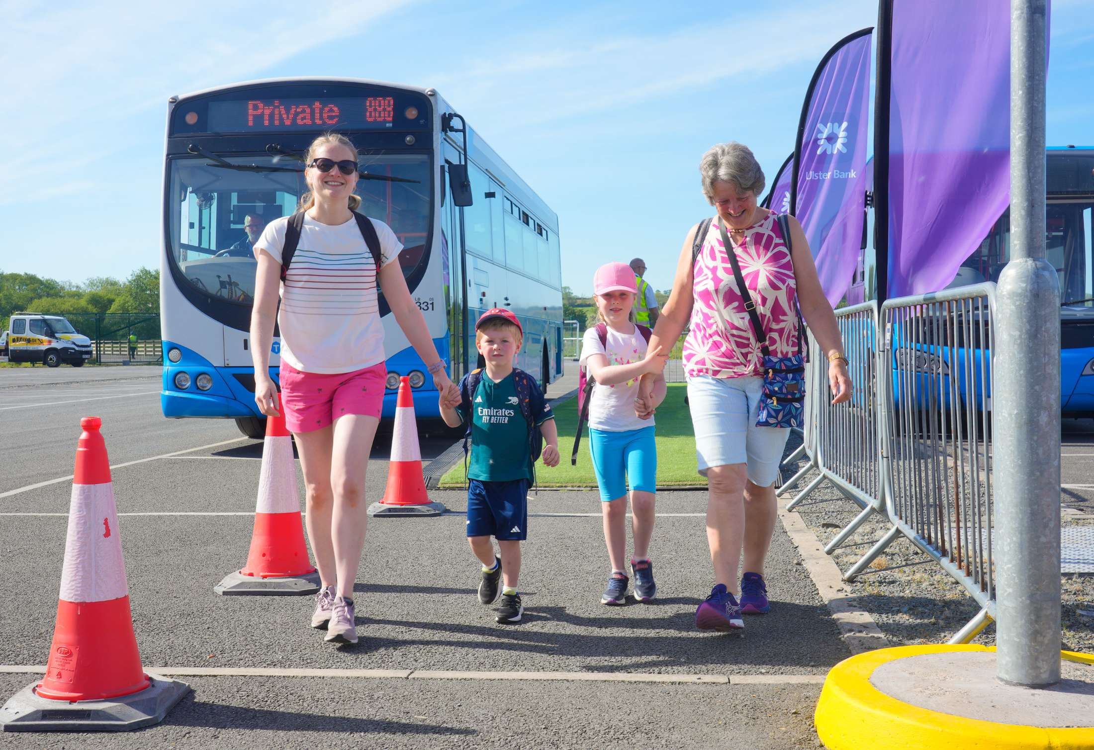 news-bs25-priority-entrance-for-public-transport.jpg