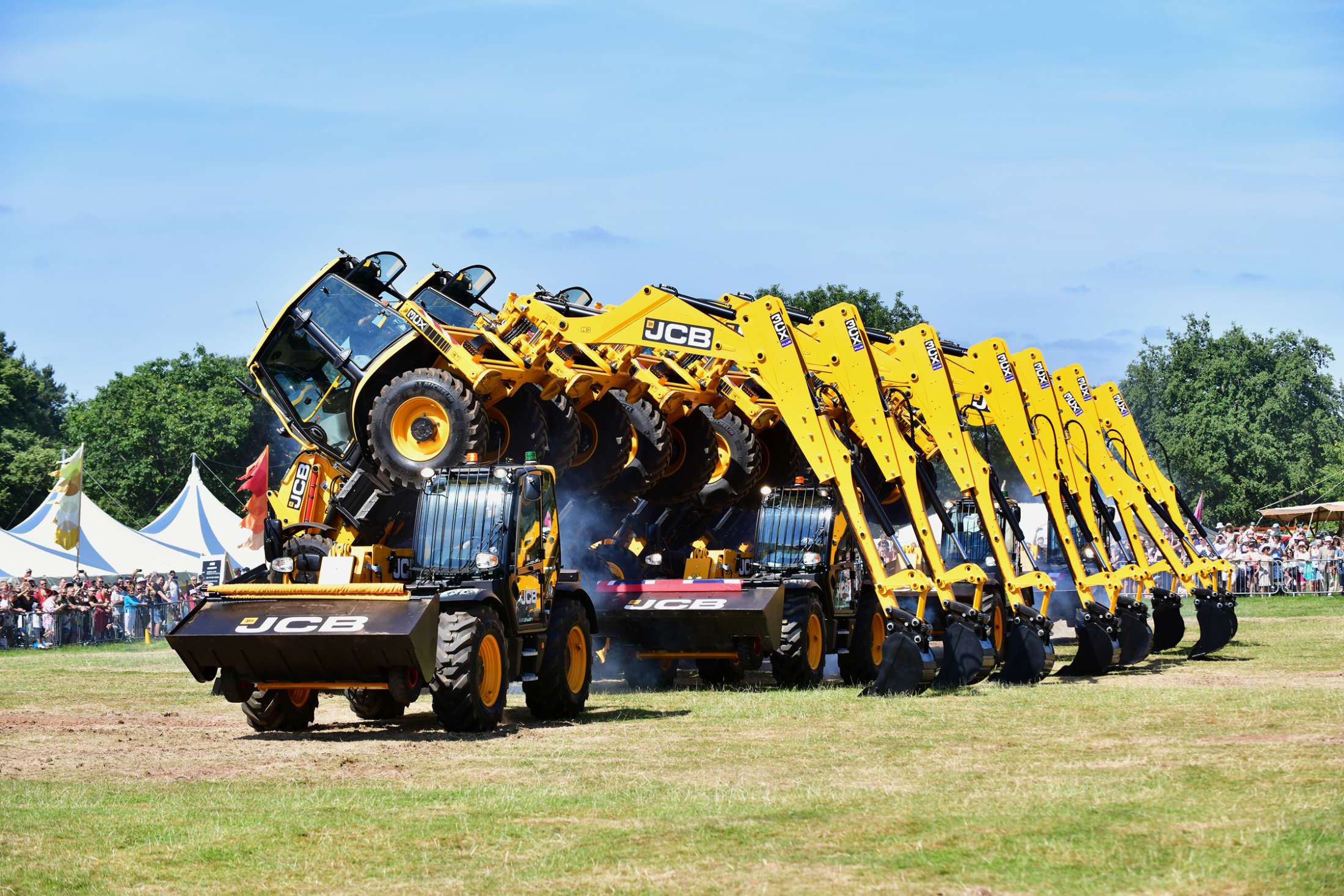 JCB Dancing Diggers Return to Balmoral Show 